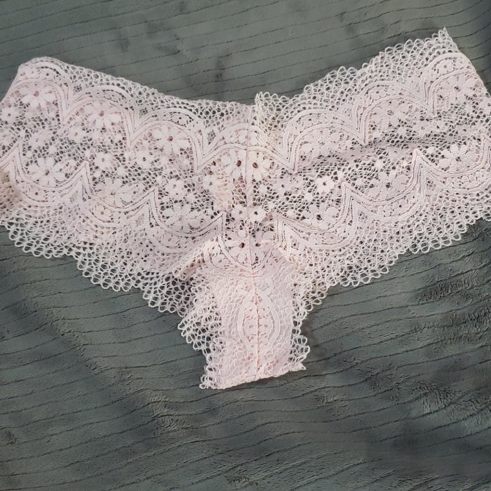 Victoria's Secret Cheeky Lace Panty L NWT